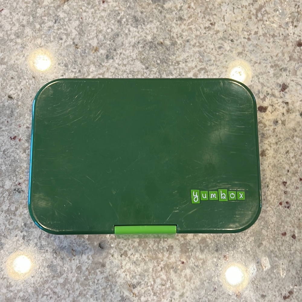 Yumbox TAPAS larger size - 4 compartment leakproof bento box. Grenwich Green